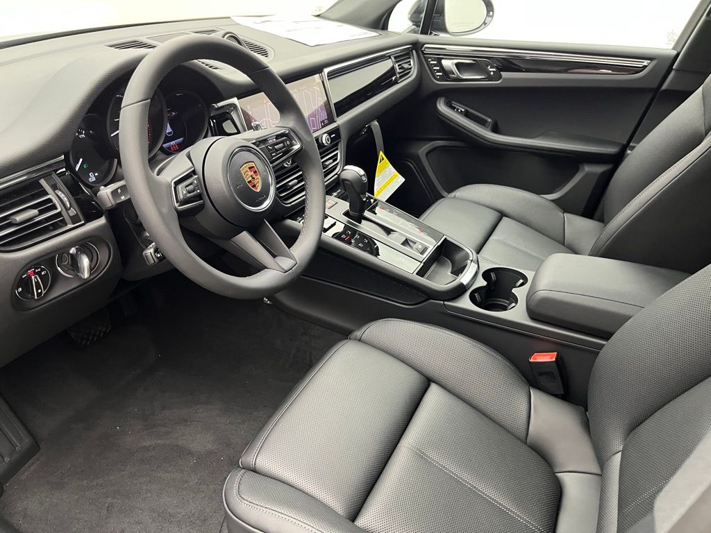 Thumbnail: 2026 Porsche Macan - 4