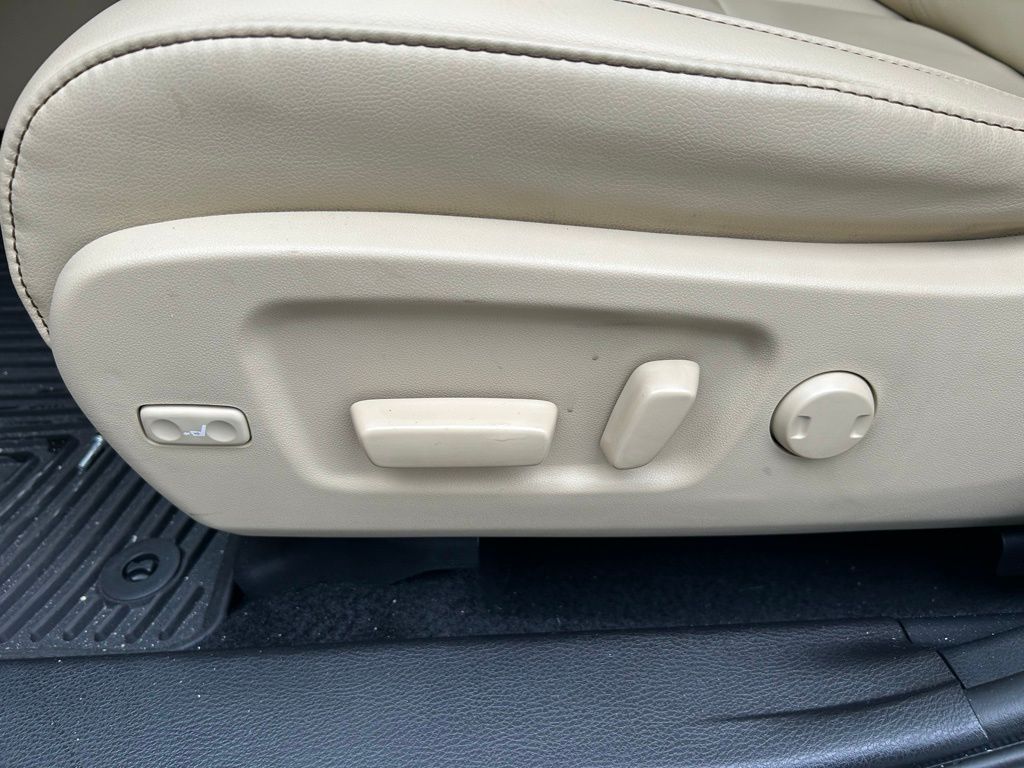 2019 Toyota Highlander SE 15