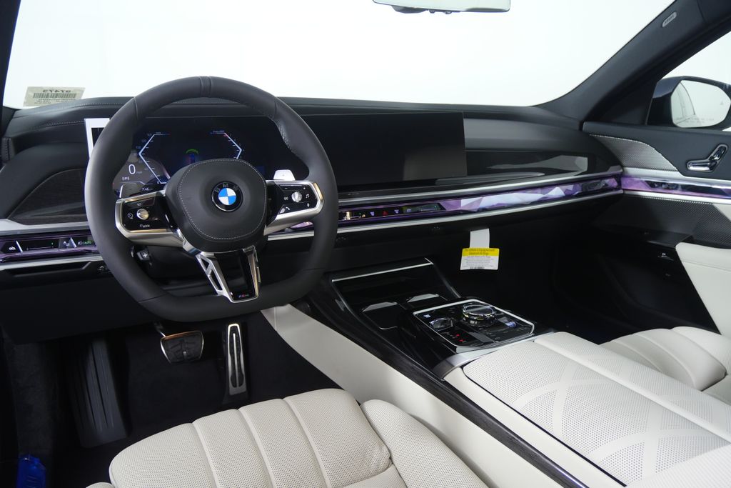Thumbnail: 2026 BMW 7 Series - 18