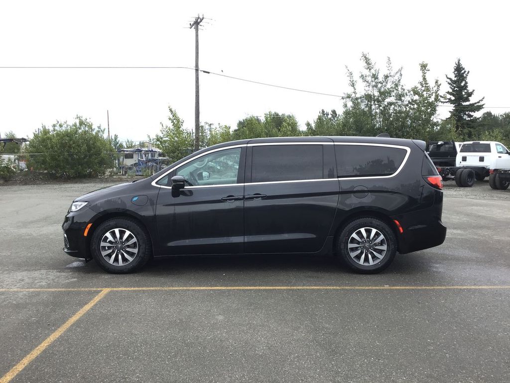 2024 Chrysler Pacifica Hybrid Select