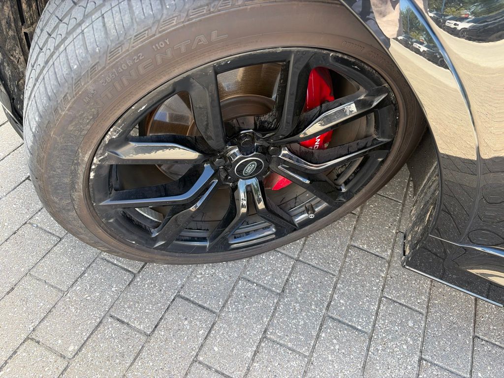 Used 2022 Black Land Rover SVR image 9