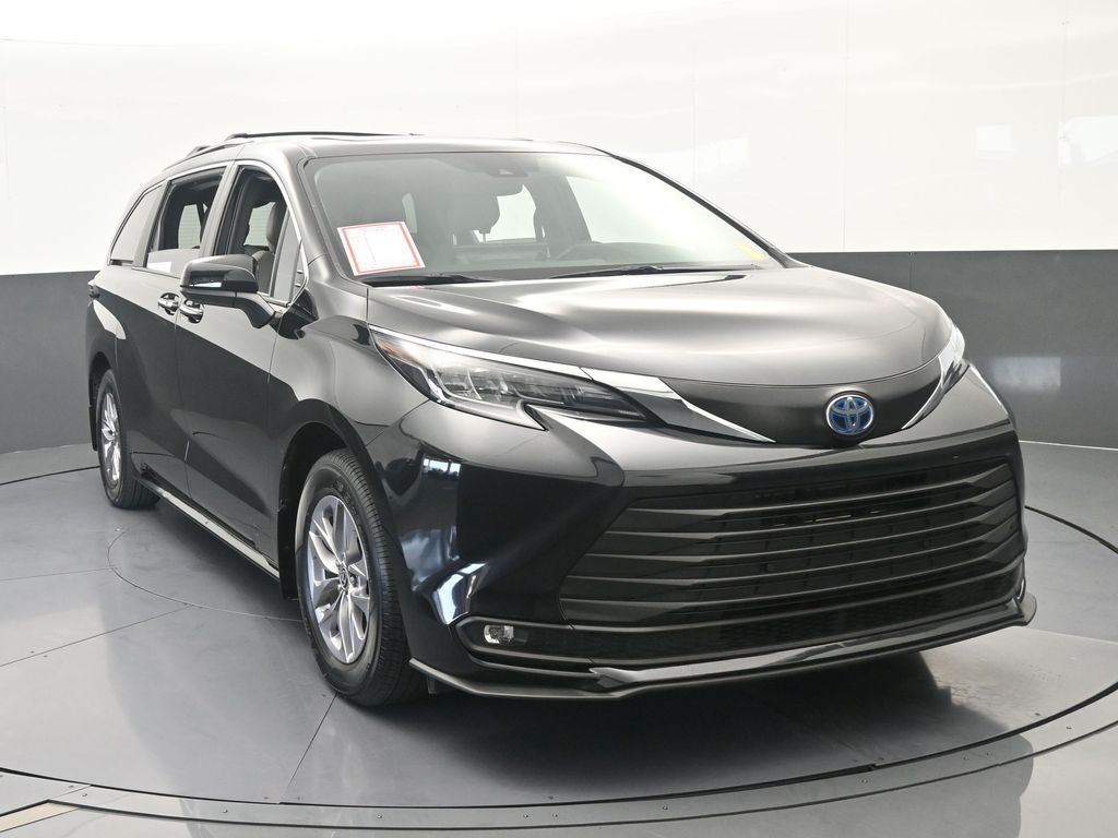 Used 2025 Midnight Black Metallic Toyota XLE image 9