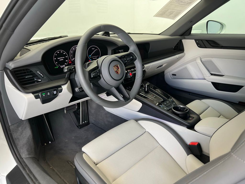 Thumbnail: 2025 Porsche 911 - 4