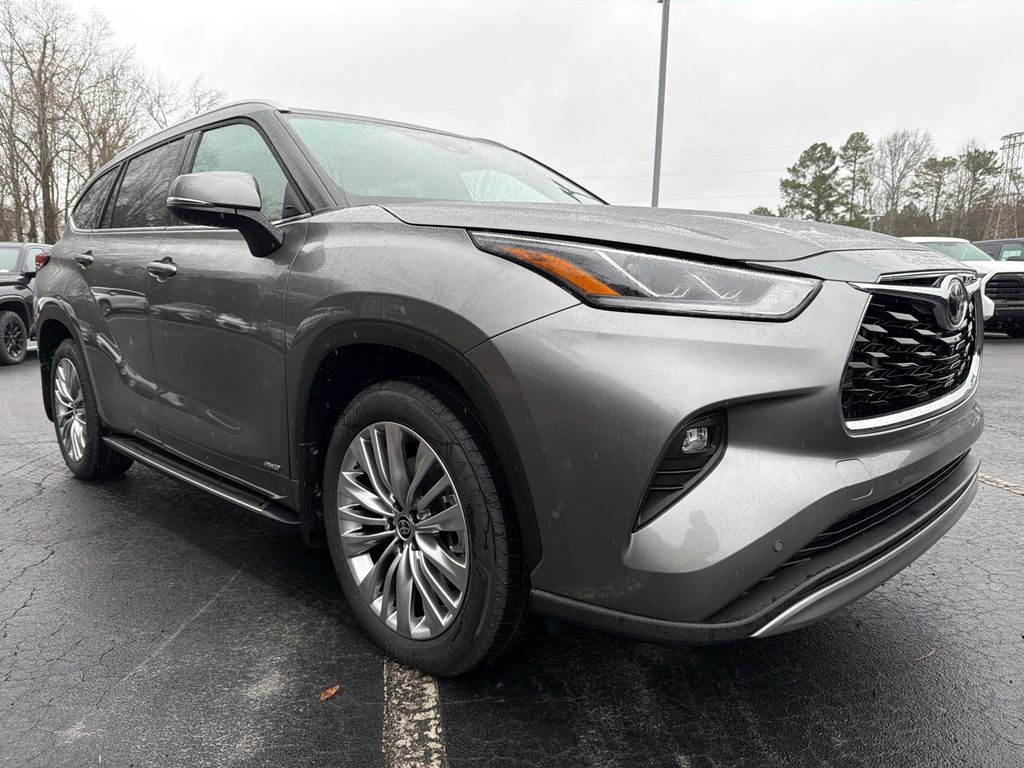 2026 Toyota Highlander Hybrid Platinum AWD