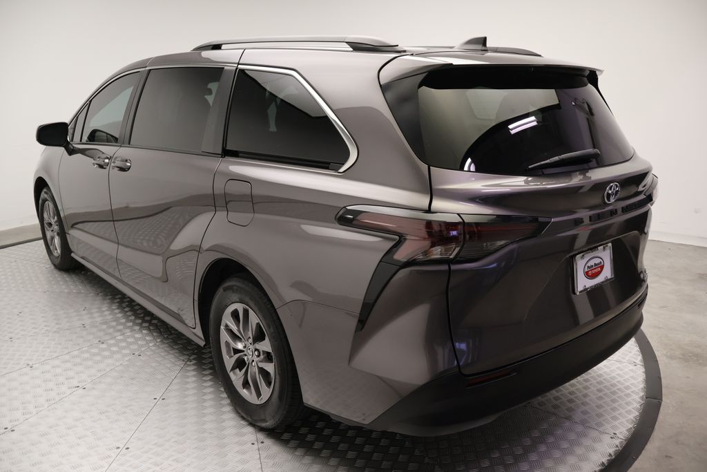 Thumbnail: 2023 Toyota Sienna - 11