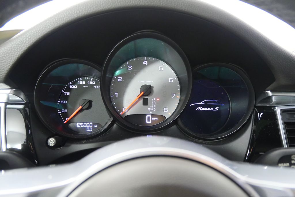 Thumbnail: 2016 Porsche Macan - 23