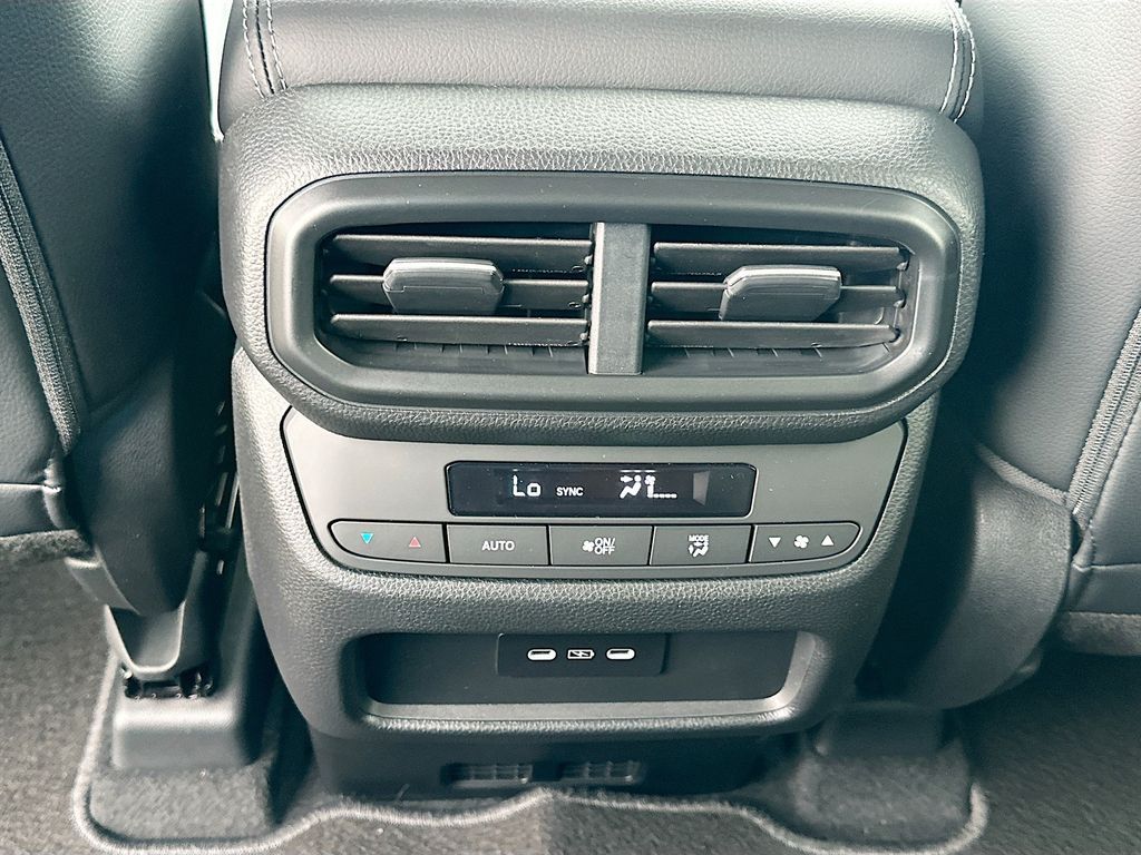 2025 Honda Pilot Touring 18