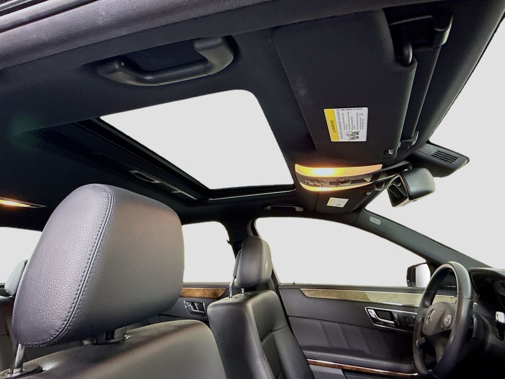 Thumbnail: 2010 Mercedes-Benz E-Class - 19