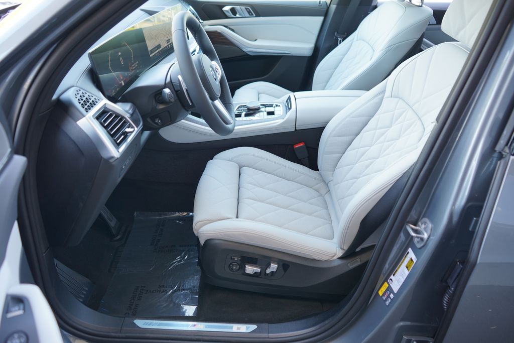 Thumbnail: 2026 BMW X5 - 11