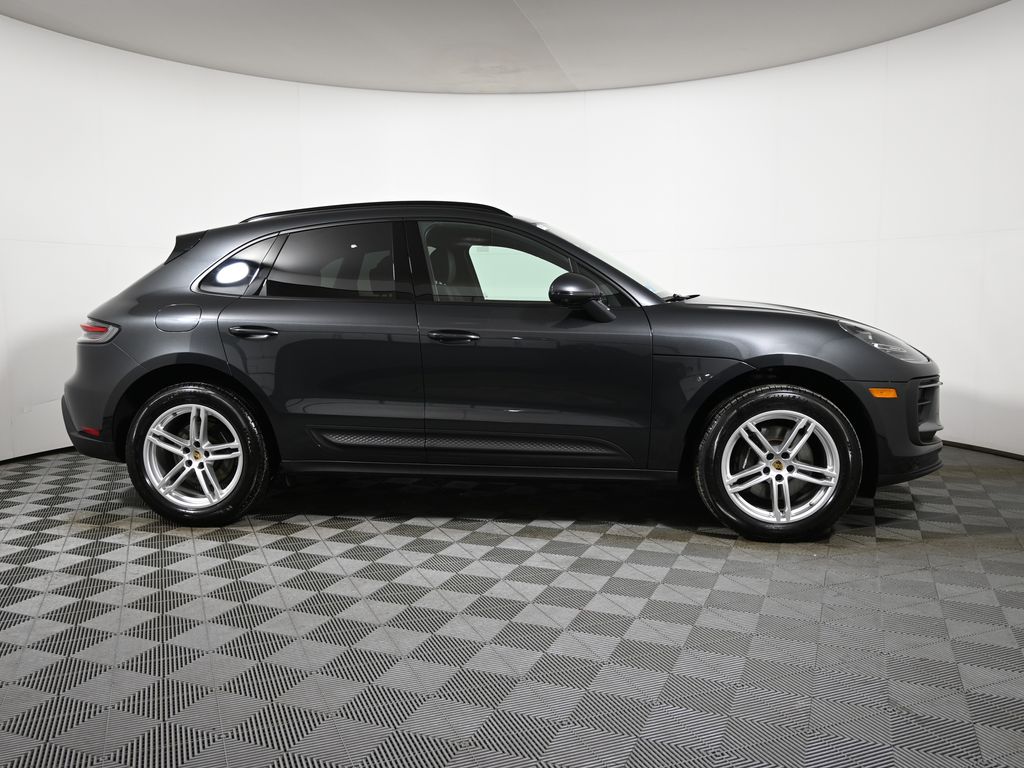 Thumbnail: 2025 Porsche Macan - 8