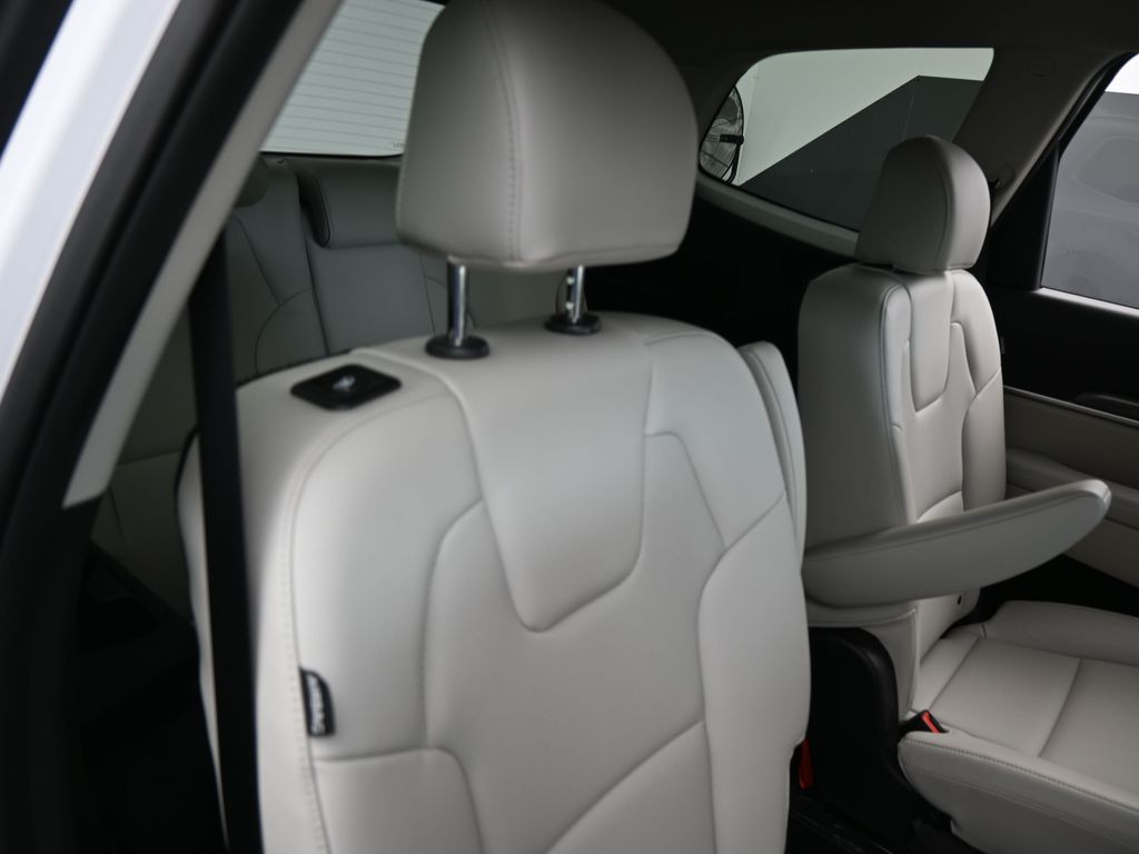 Used 2024 Glacial White Pearl Kia S image 39