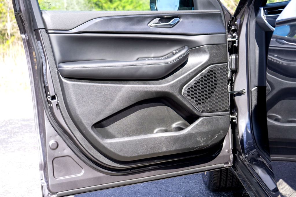 New Car 2025 Jeep Grand Cherokee L  Laredo For Sale Under $50,000 In Taylor, Texas