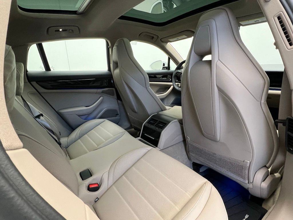 Thumbnail: 2026 Porsche Panamera - 16