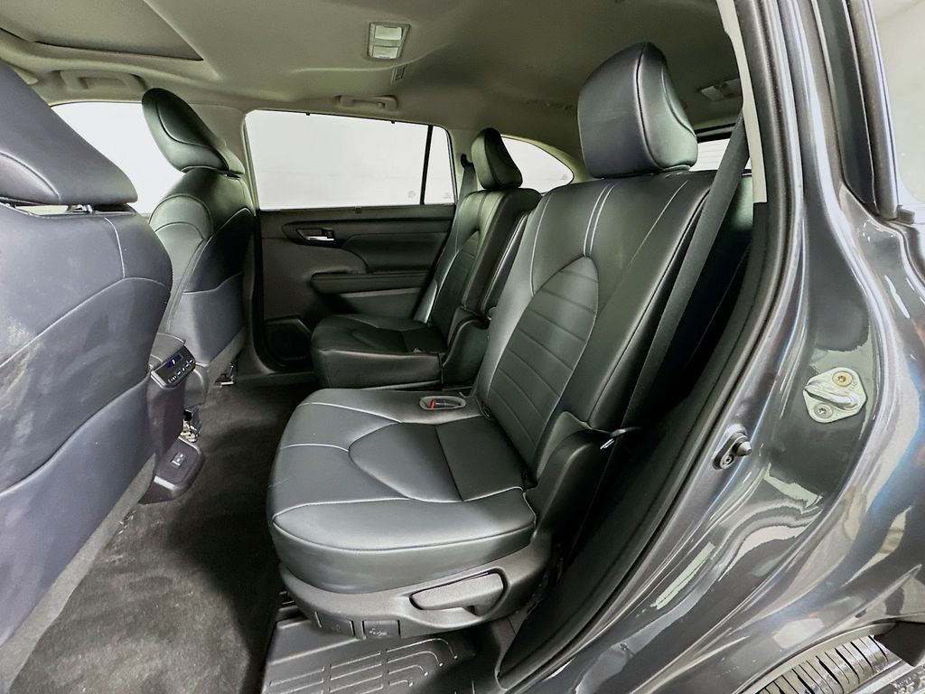 Thumbnail: 2023 Toyota Highlander - 24