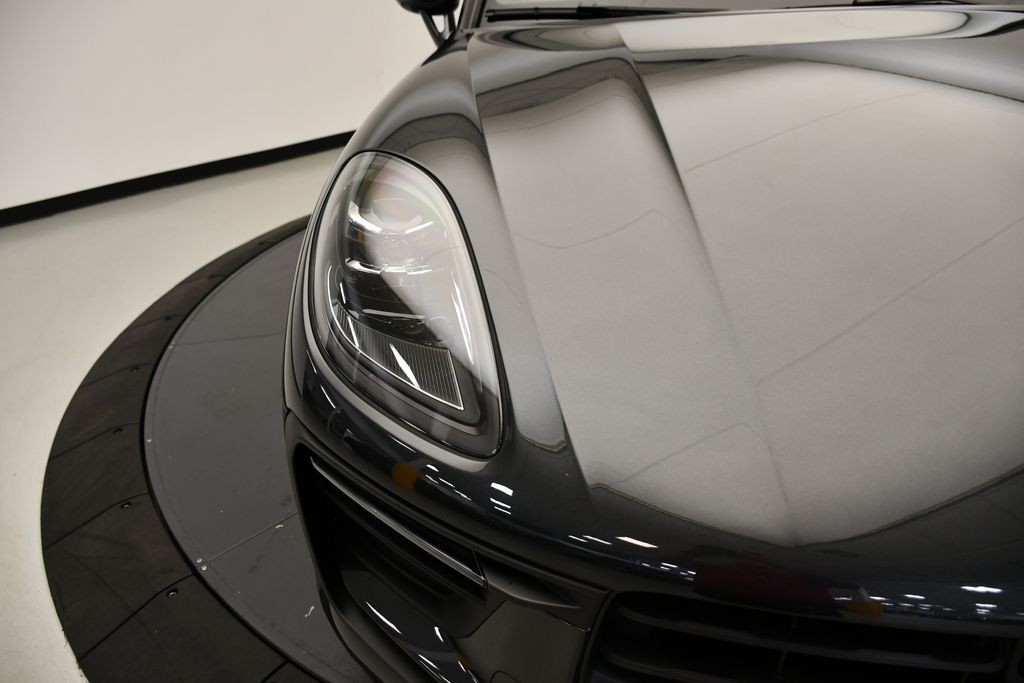 2025 Porsche Macan  14