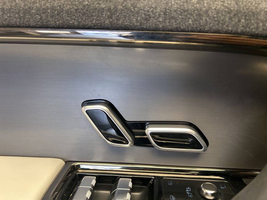 Thumbnail: 2023 Land Rover Range Rover Sport - 22