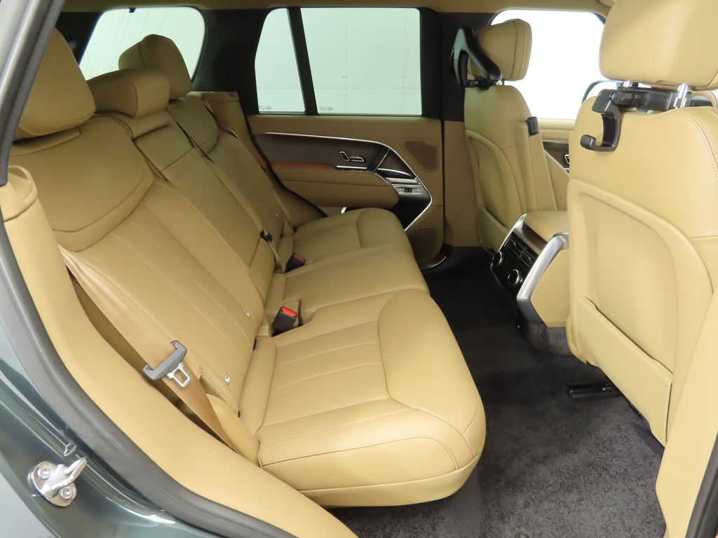 2025 Land Rover Range Rover SE 22