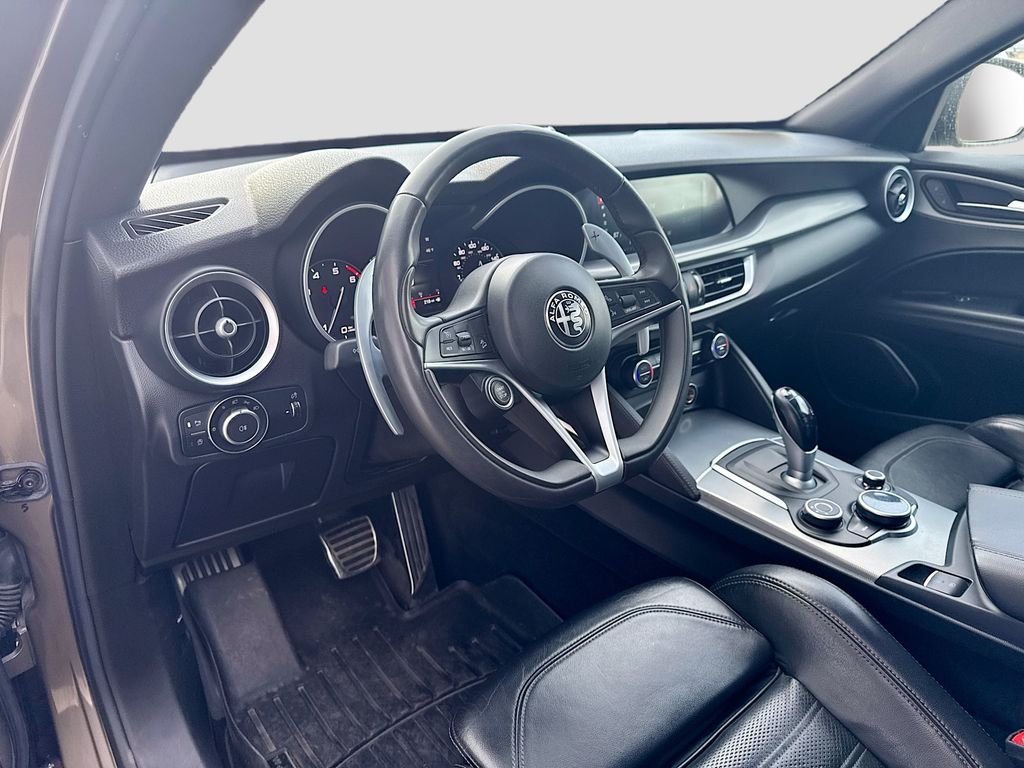 Used 2019  Alfa Romeo Ti image 9