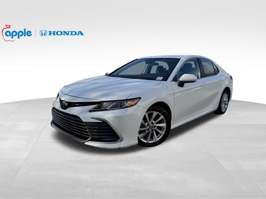 2023 Toyota Camry LE's photo