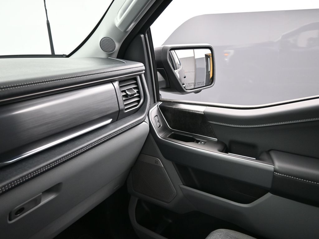 2024 Ford F-150 Lightning Flash