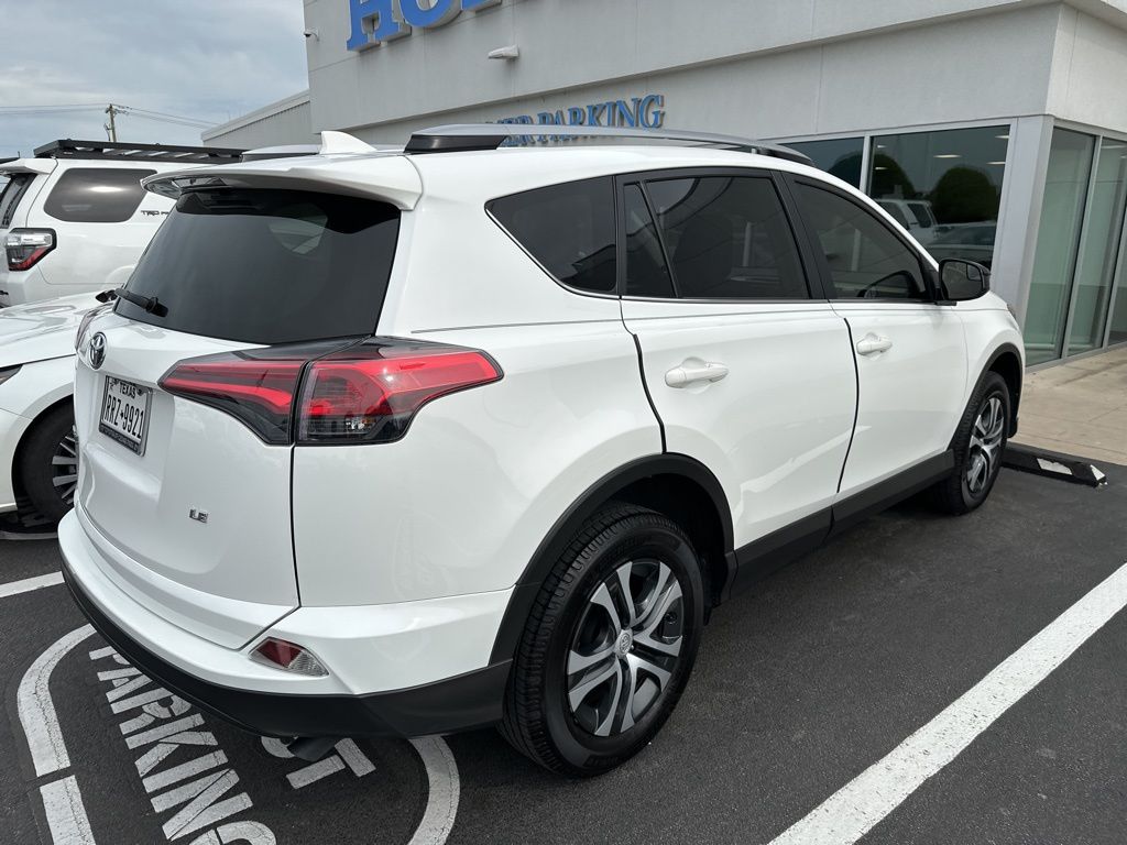 2018 Toyota RAV4 LE 4