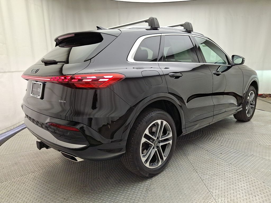 Thumbnail: 2025 Audi Q5 - 4