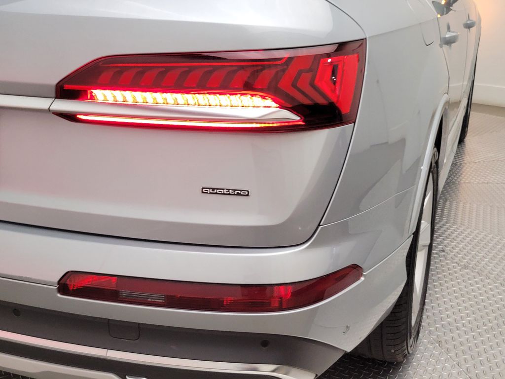 Thumbnail: 2023 Audi Q7 - 9