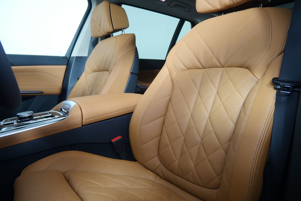 Thumbnail: 2026 BMW X7 - 10