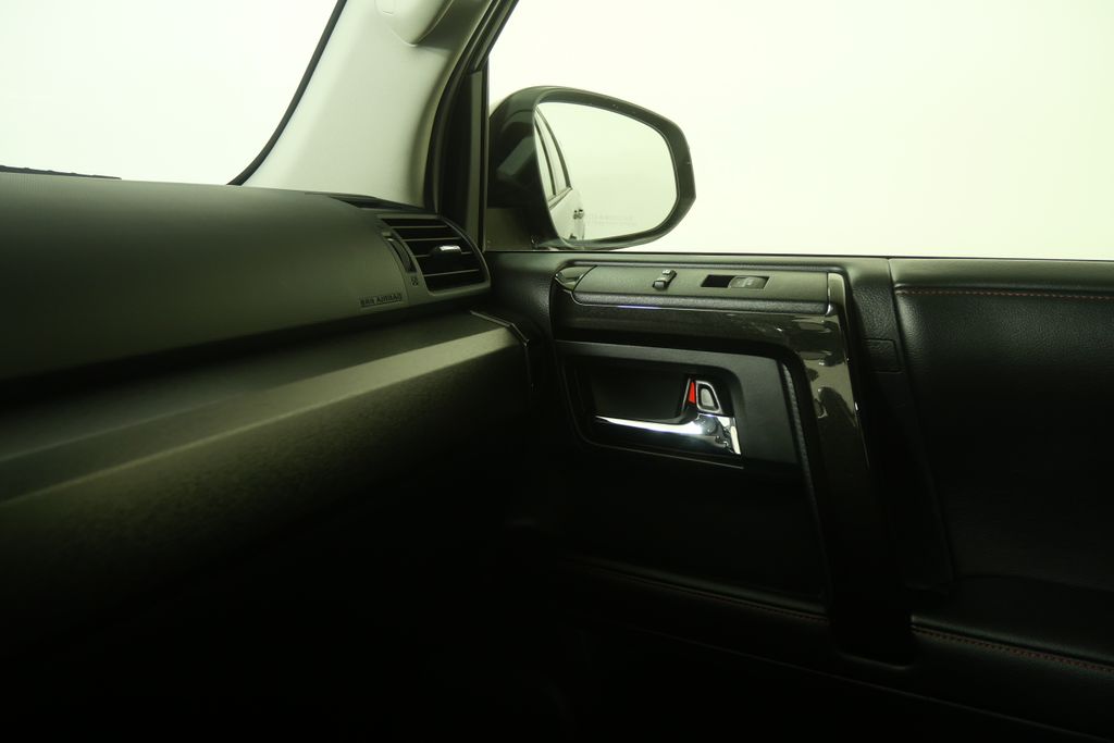 Thumbnail: 2014 Toyota 4Runner - 29