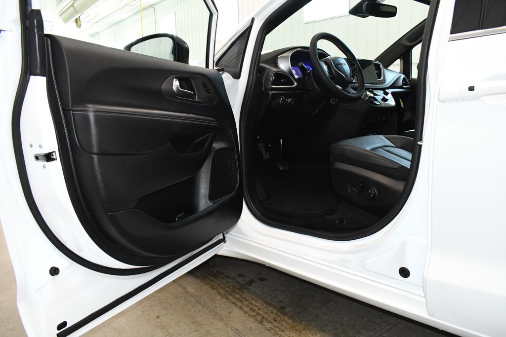 Used 2026 White Chrysler Select image 16