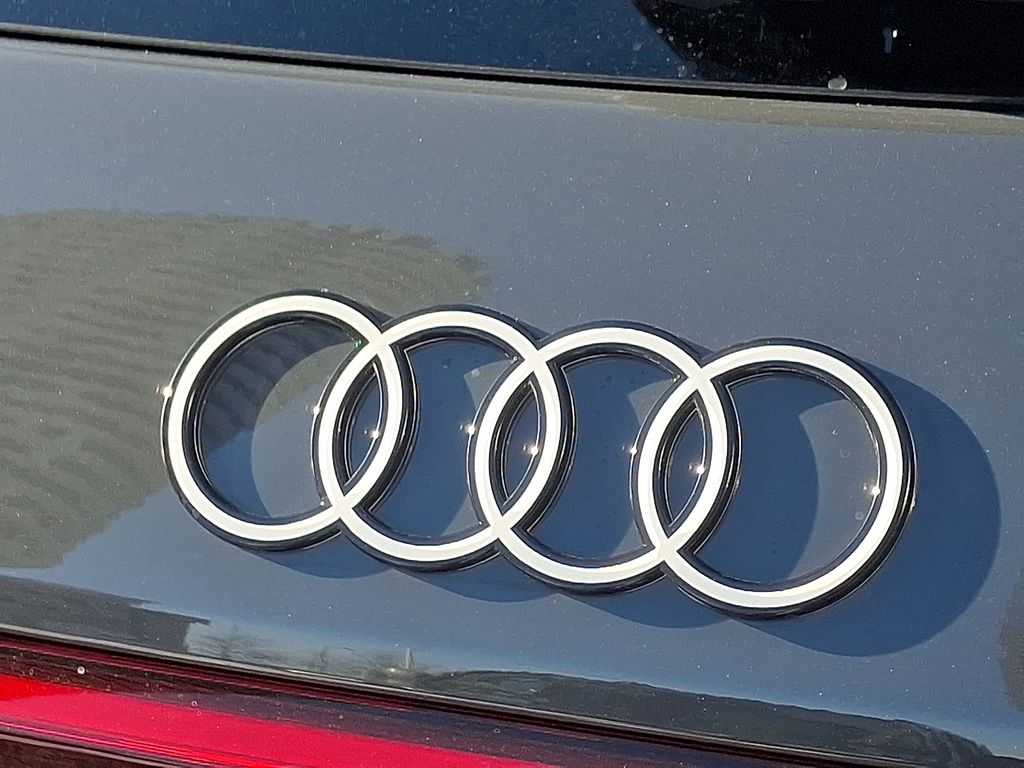 Thumbnail: 2025 Audi Q6 e-tron - 30