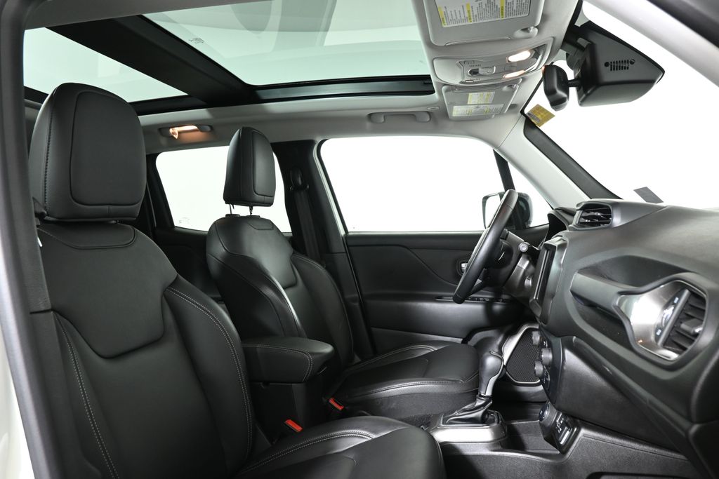 Thumbnail: 2022 Jeep Renegade - 30