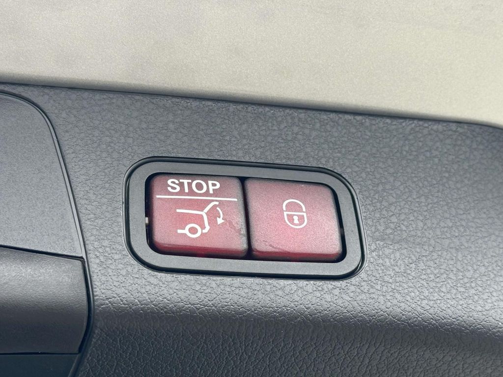 Thumbnail: 2025 Mercedes-Benz GLB - 20