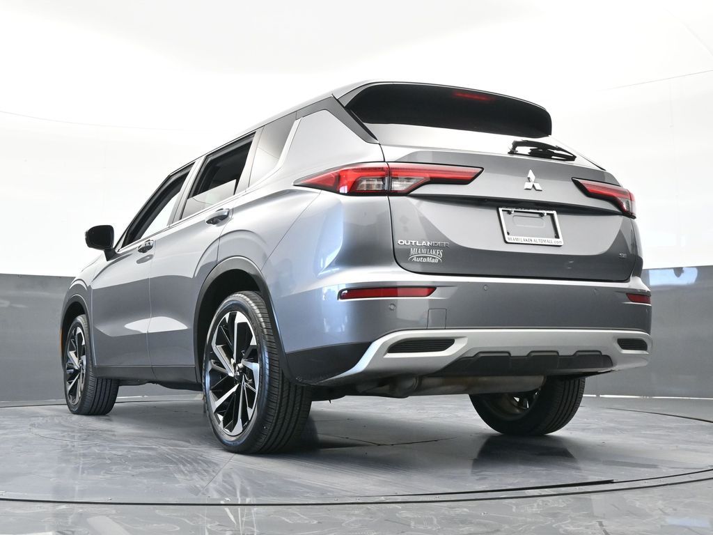 Used 2022 Silver Mitsubishi SE image 53