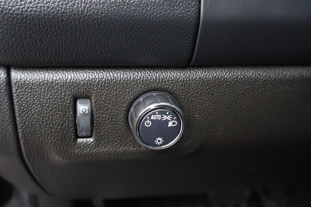 Thumbnail: 2022 Chevrolet Colorado - 21