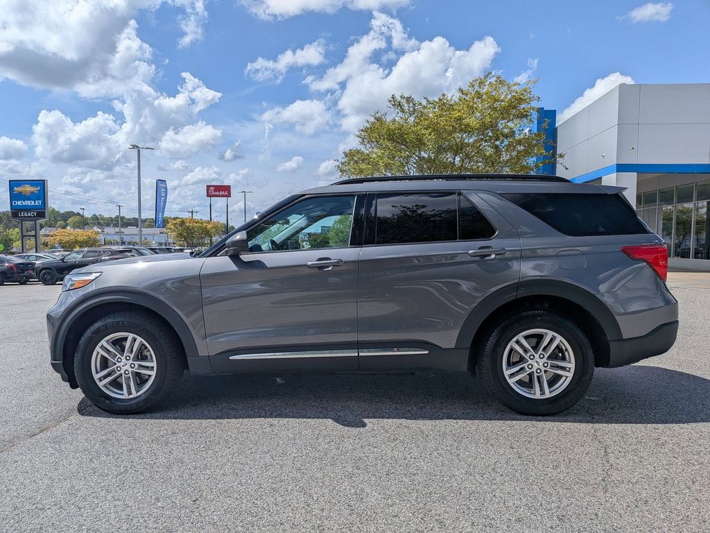 View vehicle photo 5