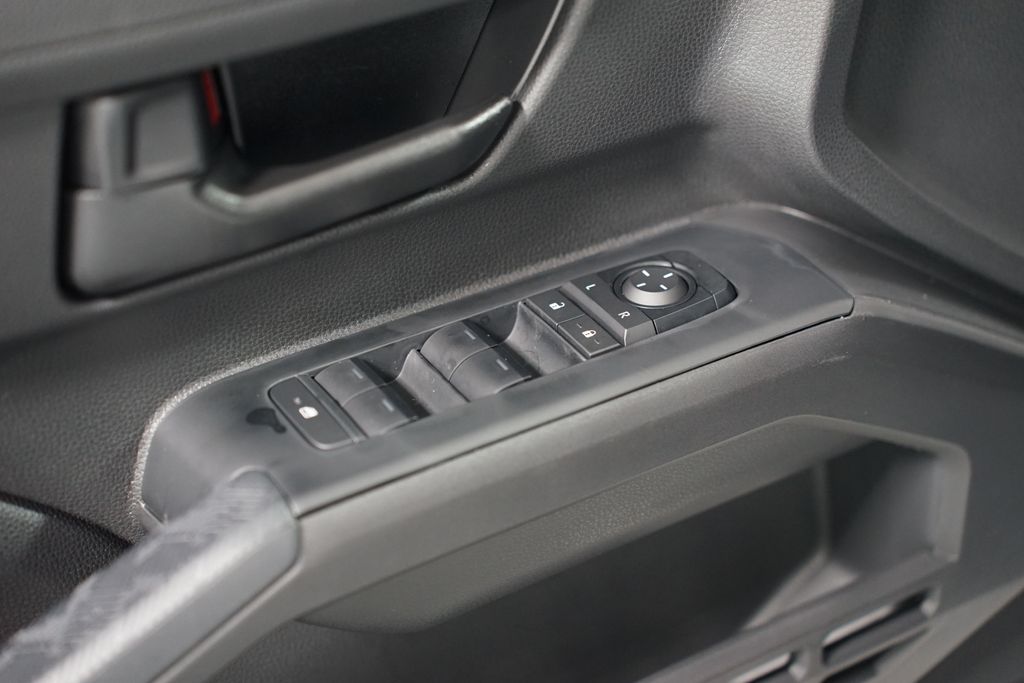 2025 Toyota Tacoma SR5 32