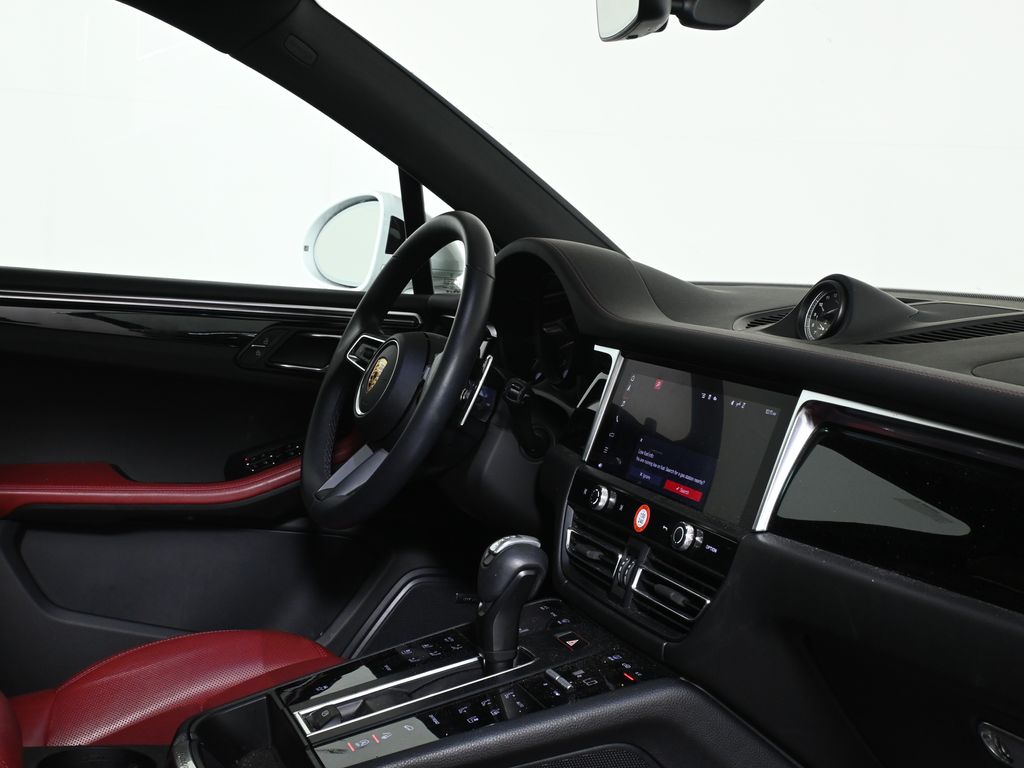 Thumbnail: 2024 Porsche Macan - 9
