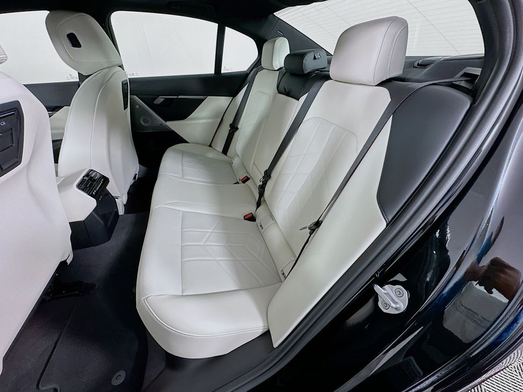 Thumbnail: 2026 BMW i5 - 17