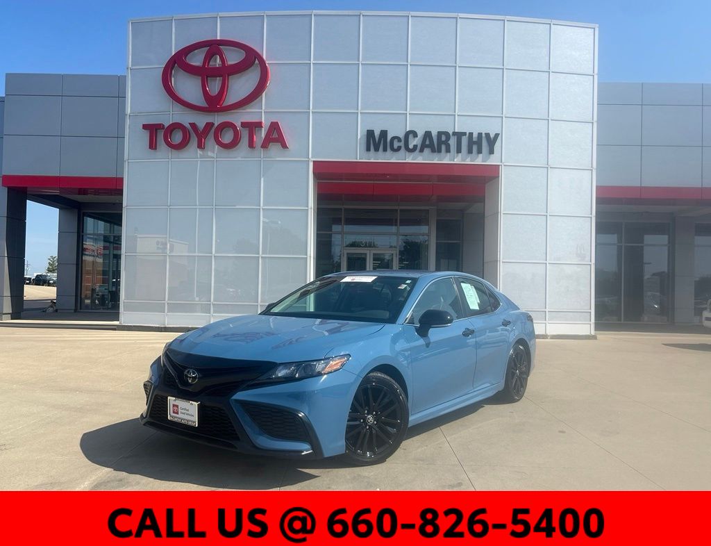 2024 Toyota Camry Azul (Cavalry Blue) Sedán Tracción delantera 8 velocidades Automática