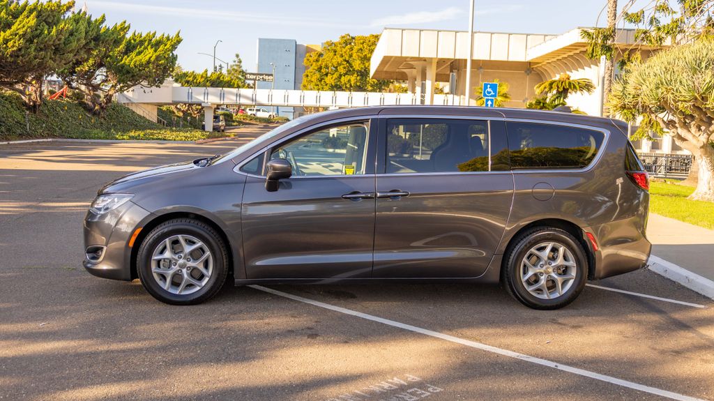 Used 2017 Chrysler Pacifica Touring L 4D Passenger Van