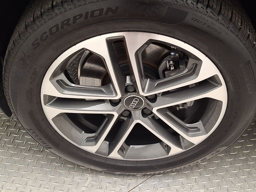 Thumbnail: 2025 Audi Q5 - 8