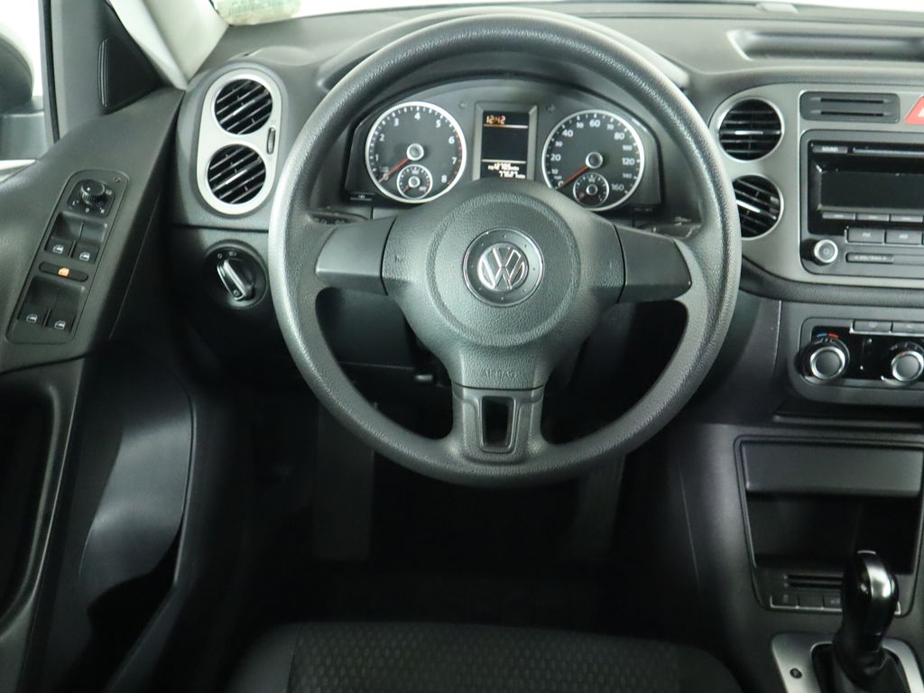 2011 Volkswagen Tiguan S 10