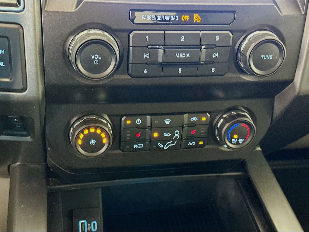 Thumbnail: 2020 Ford Econoline - 16