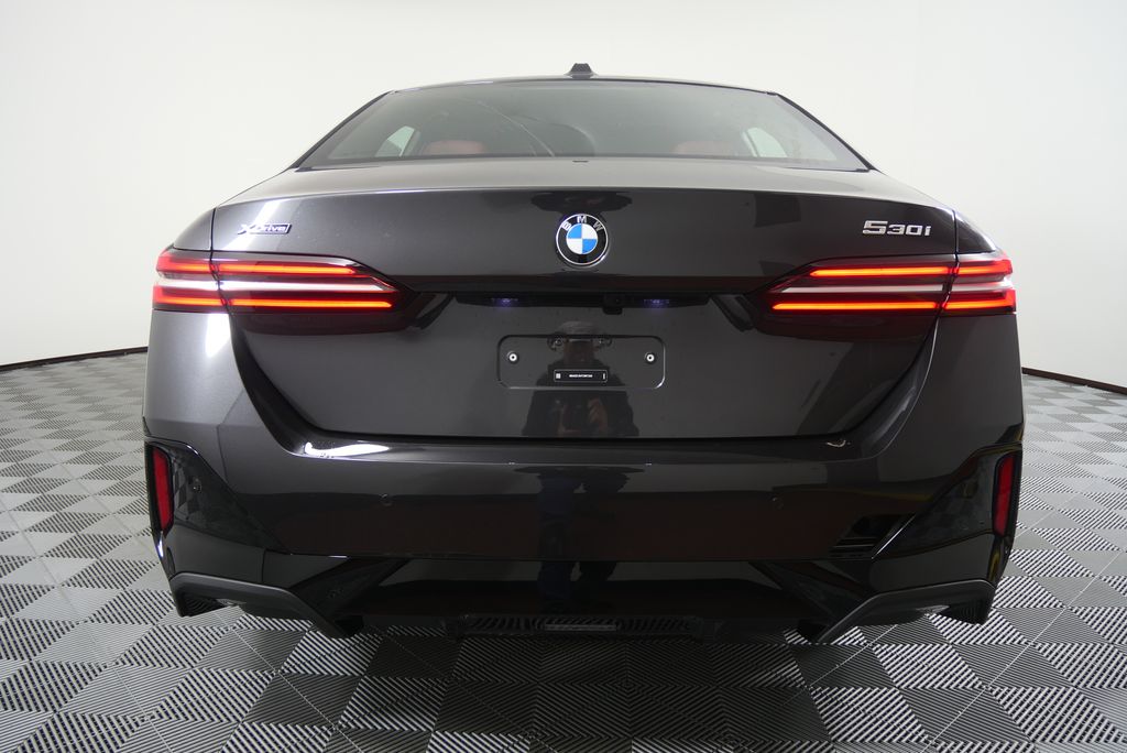Thumbnail: 2026 BMW 5 Series - 4