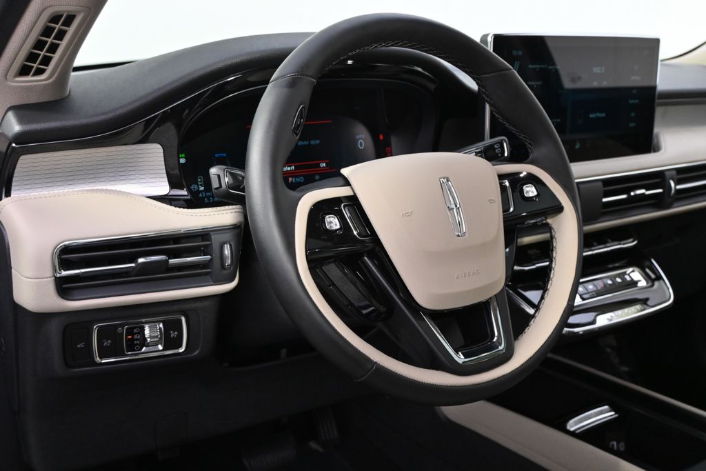 New 2026 White Lincoln Premiere image 11