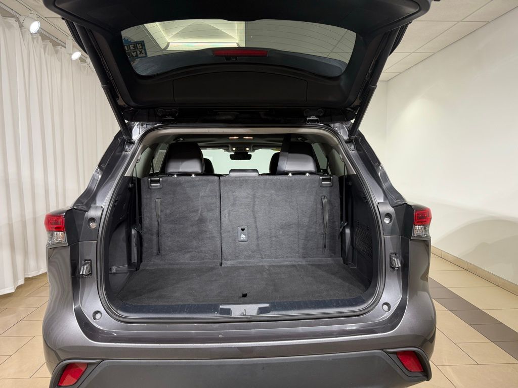 2022 Toyota Highlander XLE 12