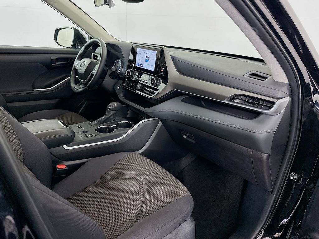 Thumbnail: 2025 Toyota Highlander - 28