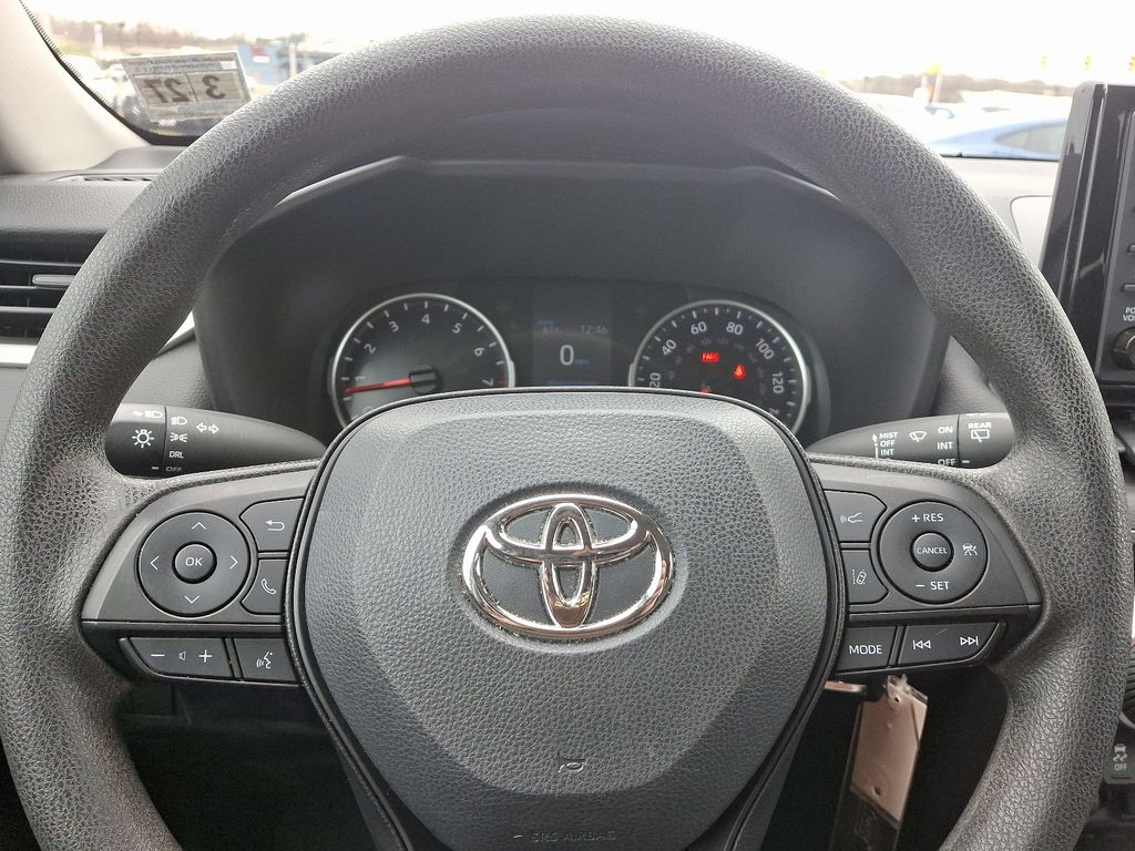 2022 Toyota RAV4 LE 18