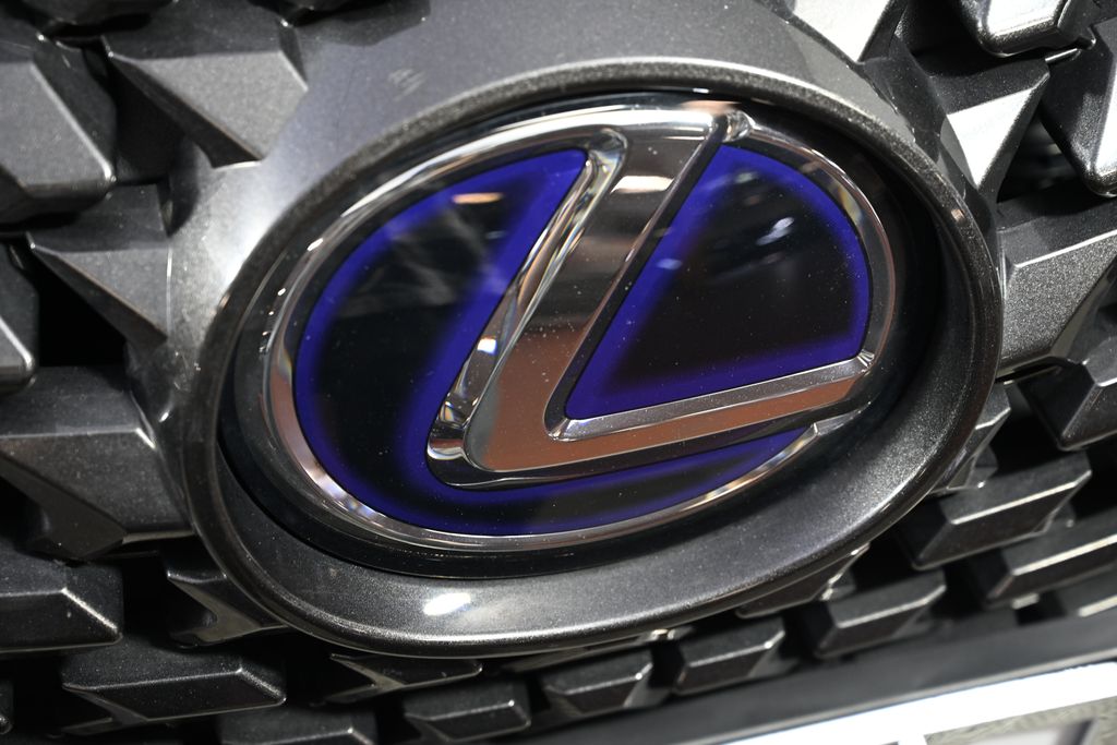 Thumbnail: 2021 Lexus UX - 15